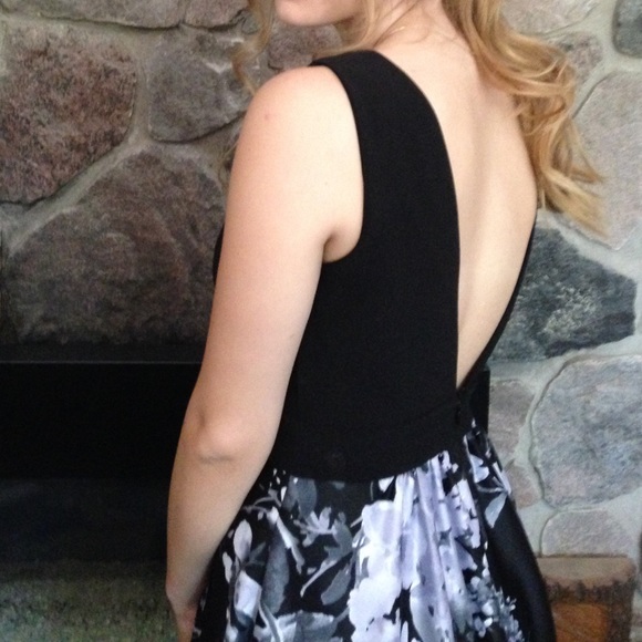 Gorgeous Prom Dress Size 4 - Picture 3 of 7